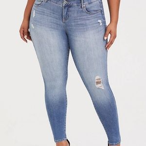 Torrid BOMBSHELL SKINNY JEAN STRETCH Size 26